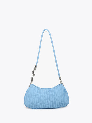 Nassau vegane Schultertasche, Babyblau, Rückansicht mit Trageriemen und Kettenhaken