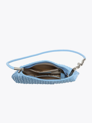 Nassau vegane Schultertasche, Babyblau, offen wirkender Innenraum mit Reißverschluss